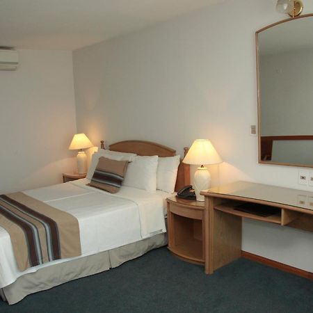 Crystal Palace Hotel Montevideo Esterno foto