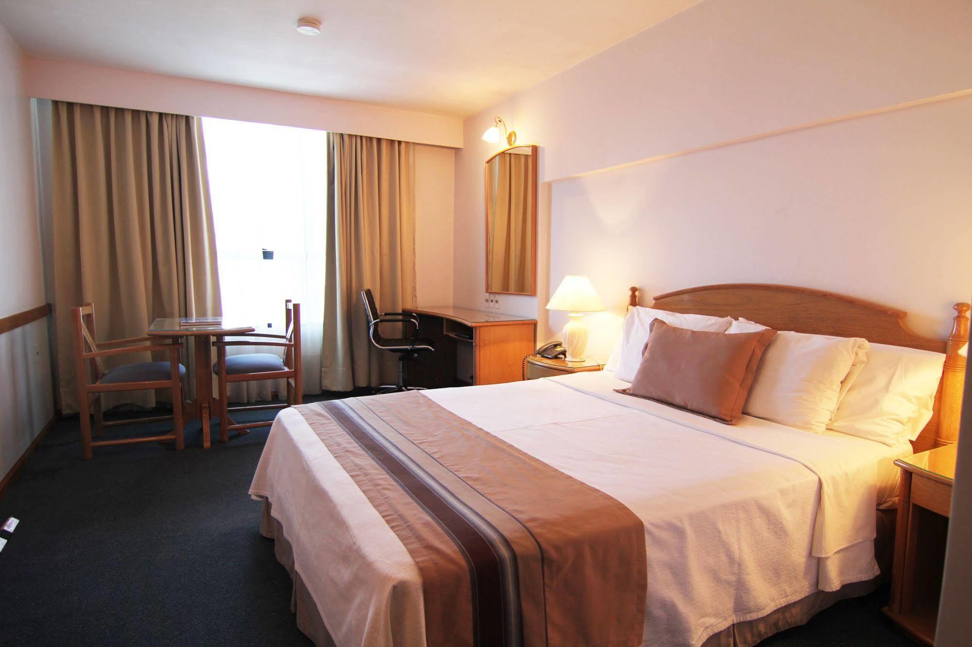 Crystal Palace Hotel Montevideo Esterno foto
