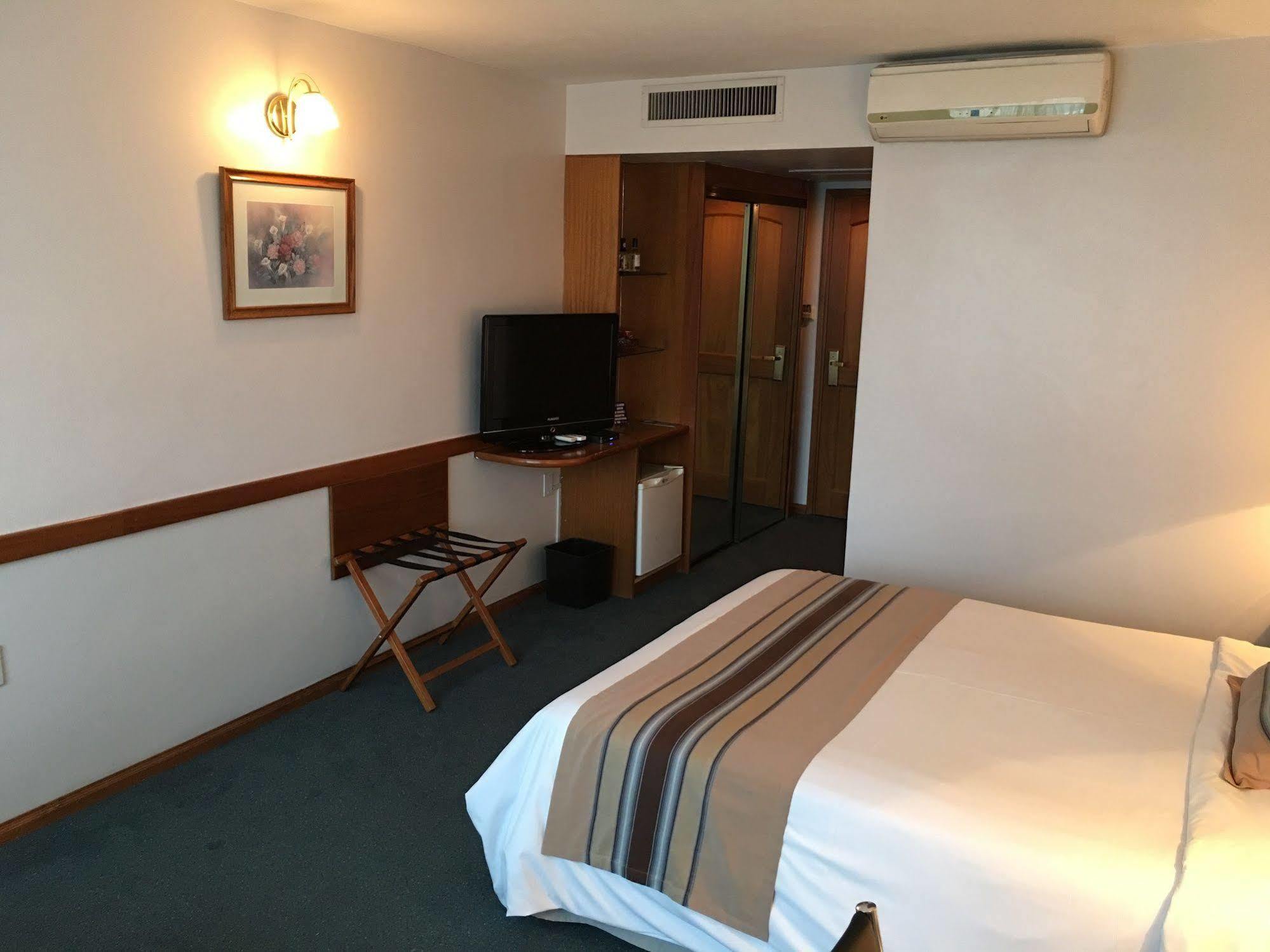 Crystal Palace Hotel Montevideo Esterno foto
