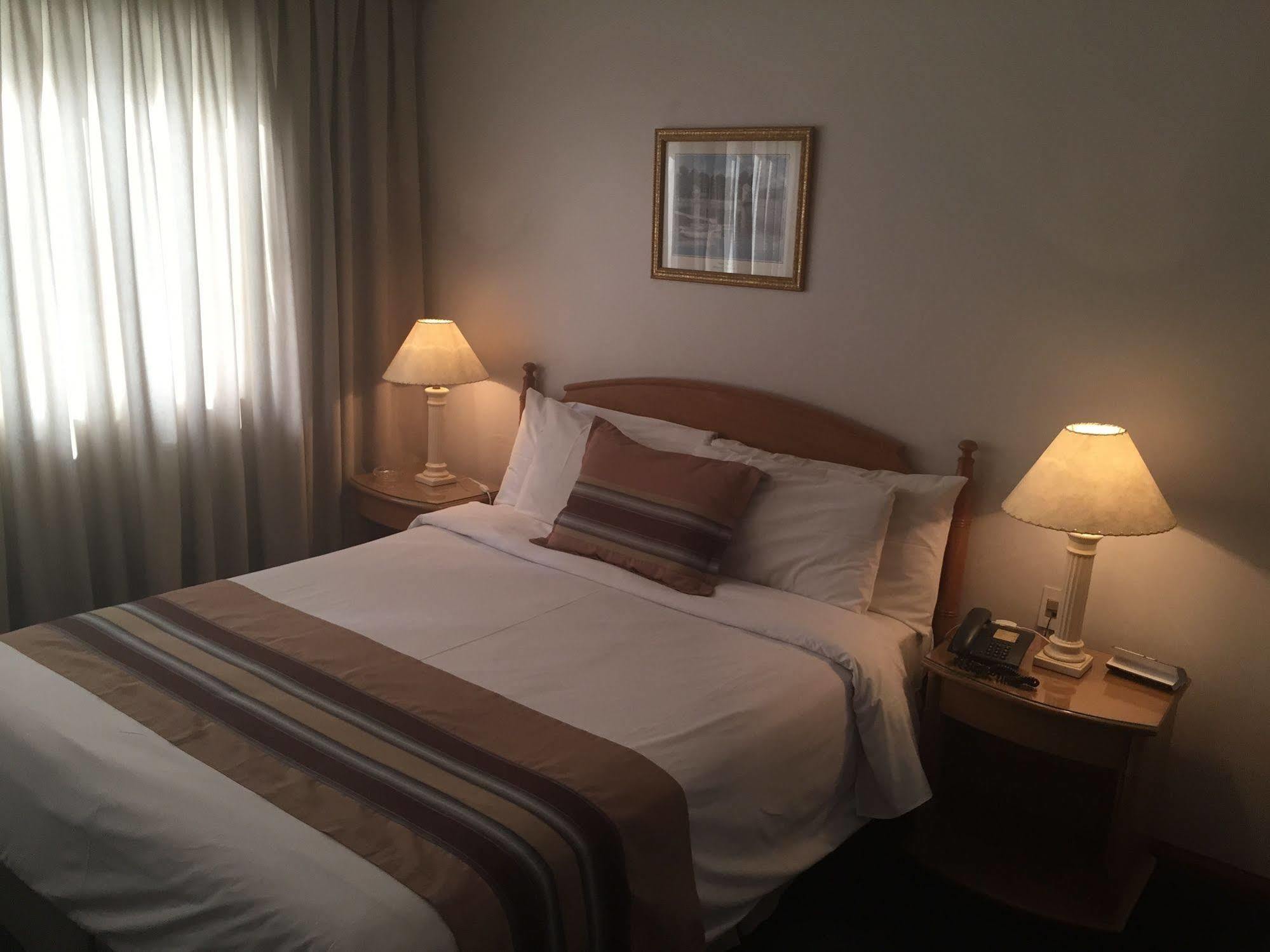 Crystal Palace Hotel Montevideo Esterno foto