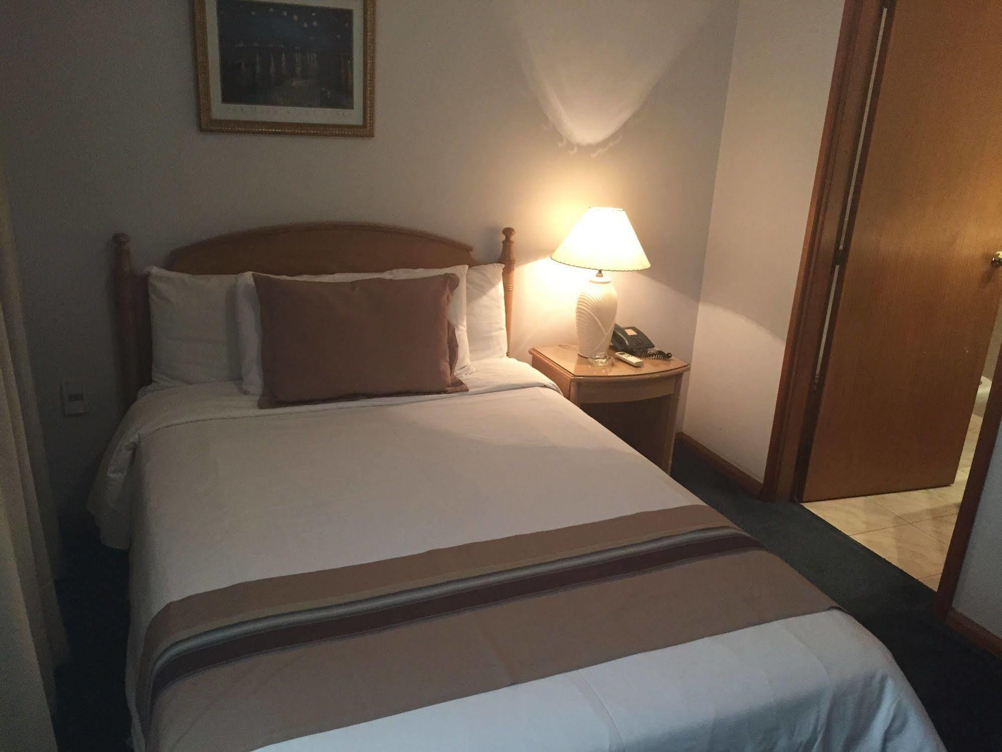 Crystal Palace Hotel Montevideo Esterno foto